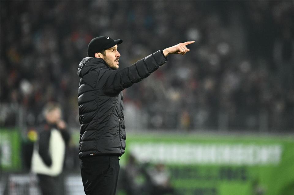 Julian Schuster möchte seine Freiburger gegen Genk ins Viertelfinale dirigieren. (Archivbild)Silas Stein/dpa