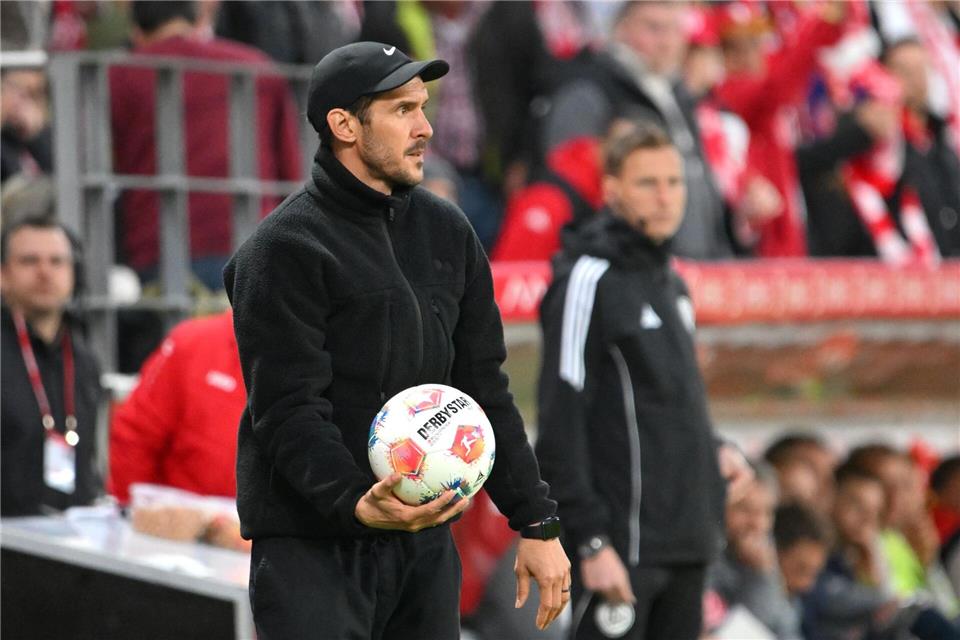 Julian Schuster peilt mit dem SC Freiburg das Weiterkommen an. (Archivbild)Torsten Silz/dpa