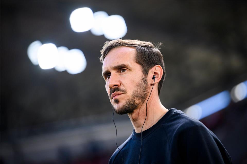 Julian Schuster wartet mit dem SC Freiburg seit fünf Spielen auf einen Sieg.Tom Weller/dpa