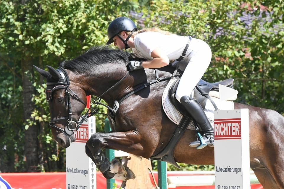 Juliane Rölfing vom RV Gestüt Forellenhof Borken wird beim viertägigen Turnier des RFV Reken auch Cornet’s Chacco satteln.
