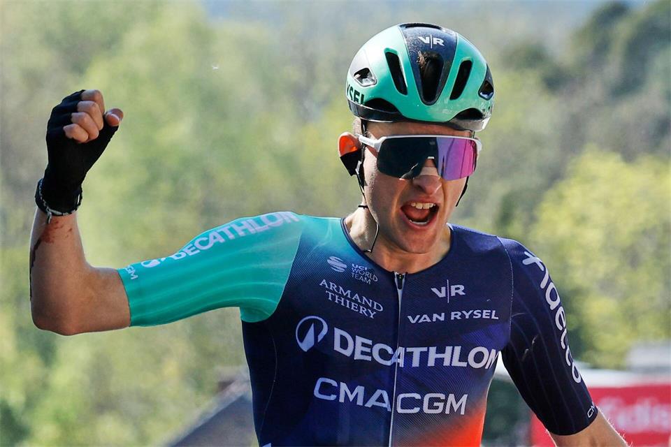 Jungstar Paul Seixas hat die Lombardei-Rundfahrt gewonnen. (Archivbild)Geert Vanden Wijngaert/AP/dpa