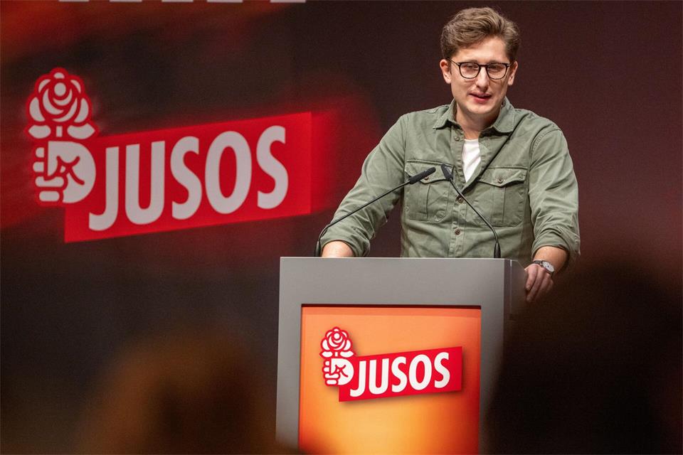 Juso-Chef Philipp Türmer sieht eine mögliche rot-grün-rote Koalition in Berlin positiv. (Archivbild)Harald Tittel/dpa