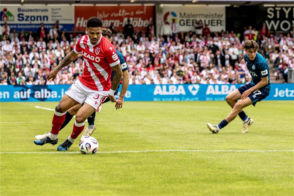 Justin Butler bleibt Energie Cottbus erhalten. (Archivbild)Frank Hammerschmidt/dpa