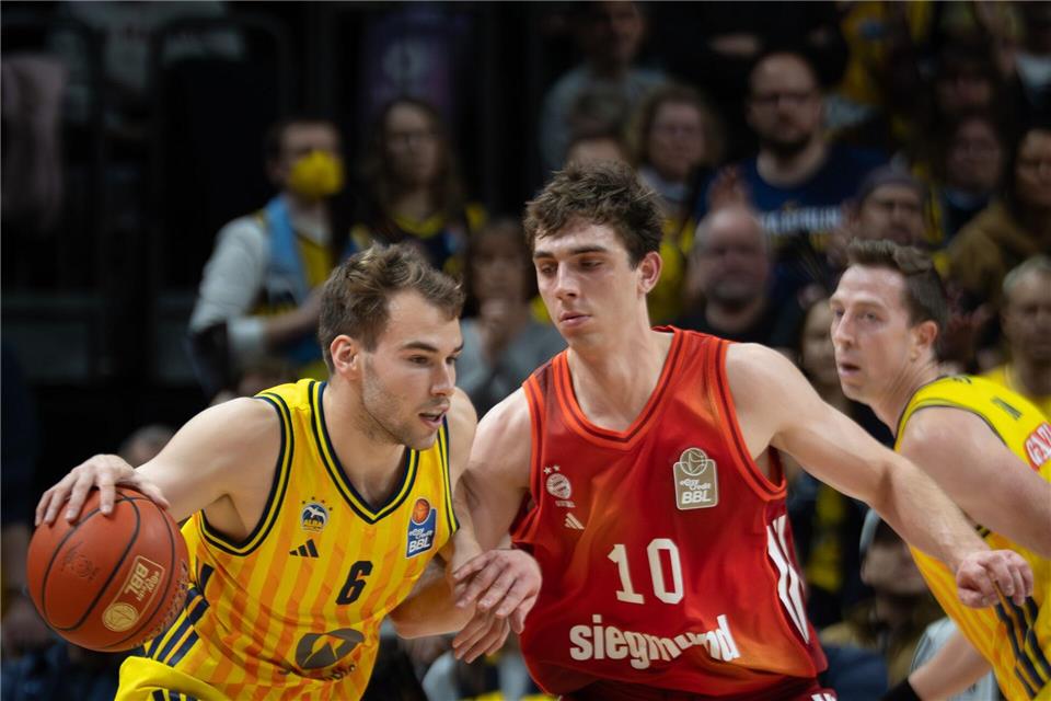 Justinian Jessup (M) war gegen Braunschweig bester Bayern-Werfer. (Archivbild)Soeren Stache/dpa