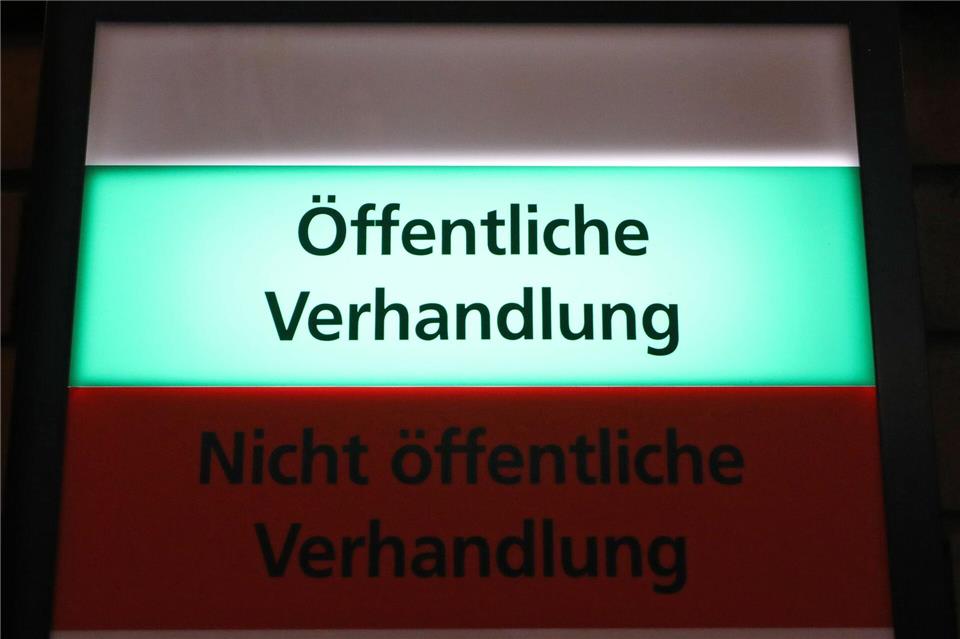 Justizfachwirte beziehungsweise Justizfachangestellte helfen mit, dass in Gerichten und Staatsanwaltschaften alles rund läuft. (Archivbild) Bernd W�stneck/dpa