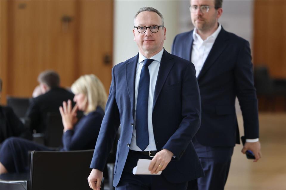 Justizminister Benjamin Limbach (Grüne) hat den Landtag über einen weiteren verschwundenen Gefängnisschlüssel informiert (Archivfoto)Oliver Berg/dpa