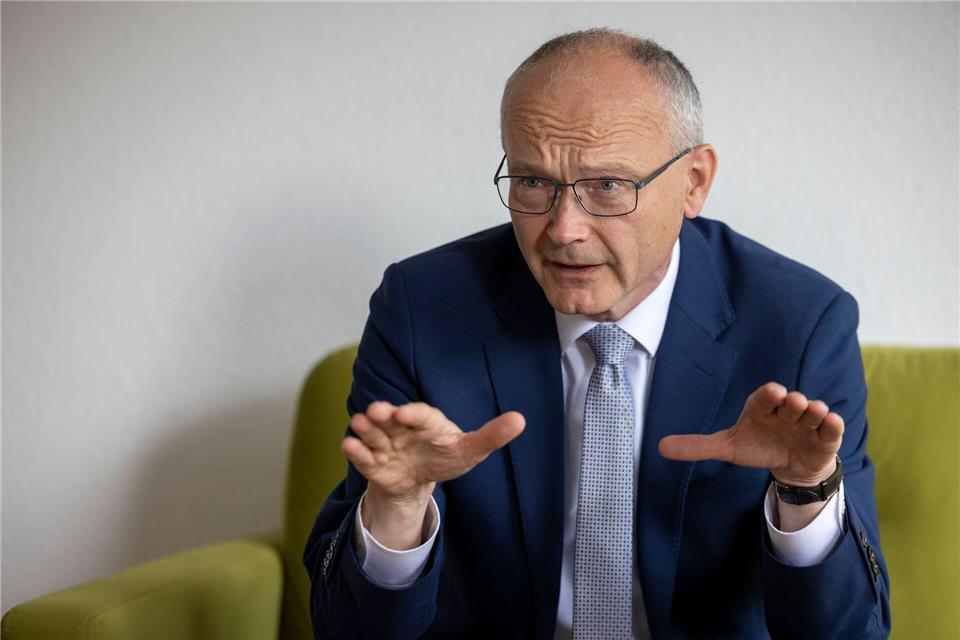 Justizminister Martin warnt vor voreiligen Schlüssen nach dem Anschlag auf den CSD in Berlin. Helmut Fricke/dpa