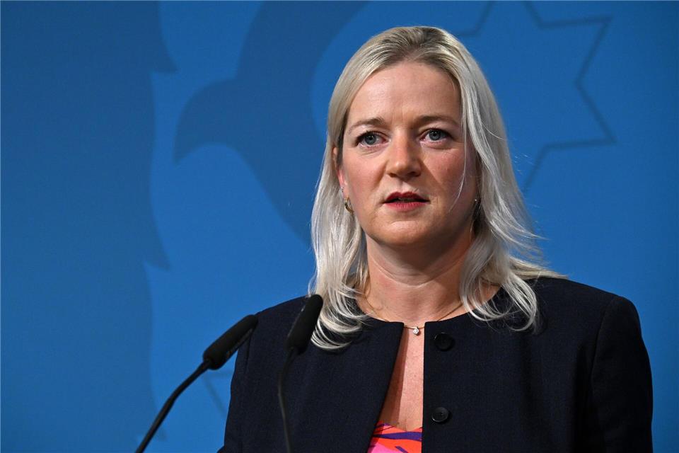 Justizministerin Beate Meißner sieht derzeit vor allem die Thüringer Staatsanwaltschaften und Verwaltungsgericht personell unter Druck. (Archivbild)Martin Schutt/dpa