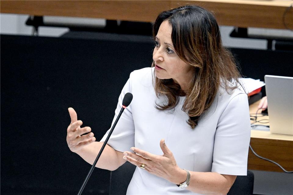 Justizsenatorin Felor Badenberg spricht von einer wachsenden Gefahr durch die organisierte Kriminalität. (Archivbild)Britta Pedersen/dpa