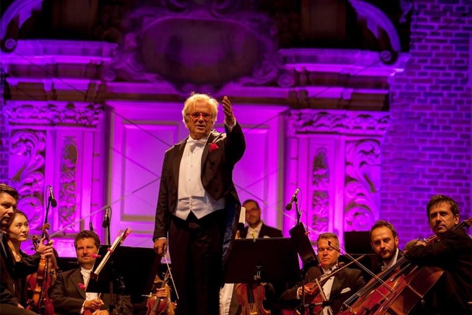 Justus Frantz und die Festivalphilharmonie werden den Eröffnungsabend gestalten.