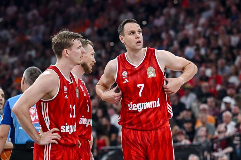 „Aus der Nische raus“ - Basketballer wollen EM-Hype nutzen Justus Hollatz und Johannes Voigtmann sind zwei von fünf Europameistern bei Bayern München. (Archivbild)Harry Langer/dpa
