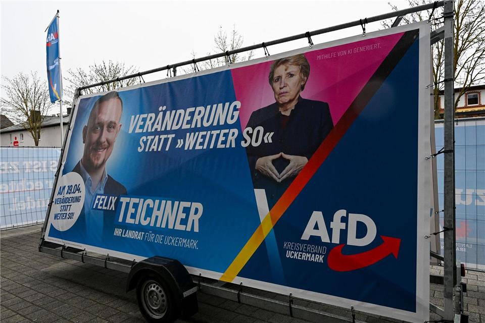 KI-Bild, Merkel-Raute, rosa Dreieck: Das Wahlplakat der AfD sorgt vor der Landratswahl in der Uckermark für Streit. Jens Kalaene/dpa