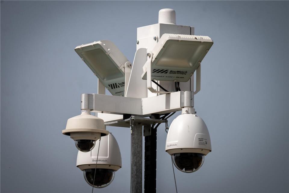 KI-gestützte Videokameras sollen in Berlin an Orten mit viel Kriminalität und vor Objekten, die bewacht werden, getestet werden. (Symbolbild)Soeren Stache/dpa
