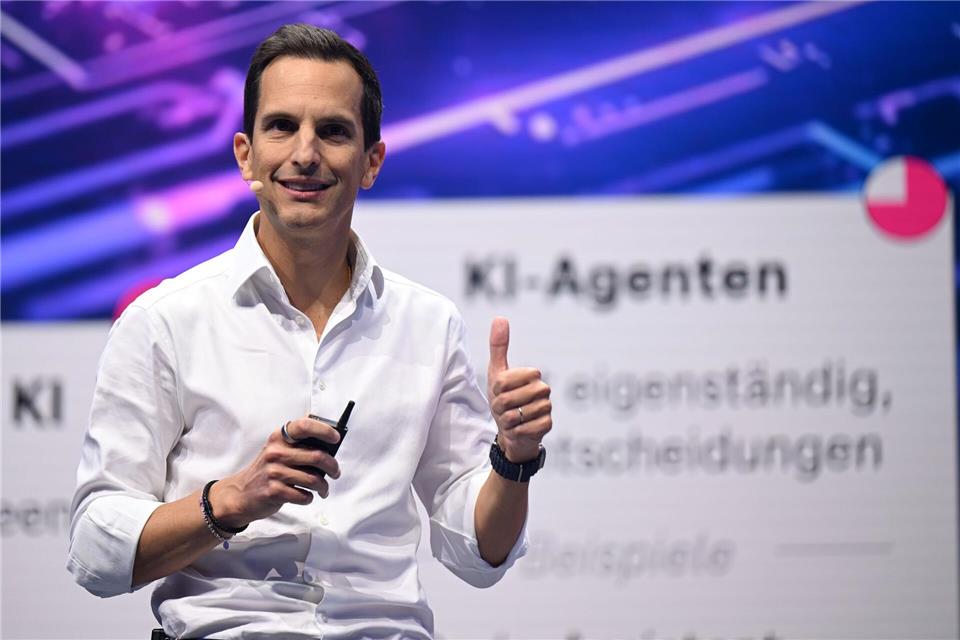 KI wird immer wichtiger und hilft auch den Kunden von Telekommunikationsunternehmen, davon ist Telekom-Vorstand Rodrigo Diehl überzeugt.Wolf von Dewitz/dpa