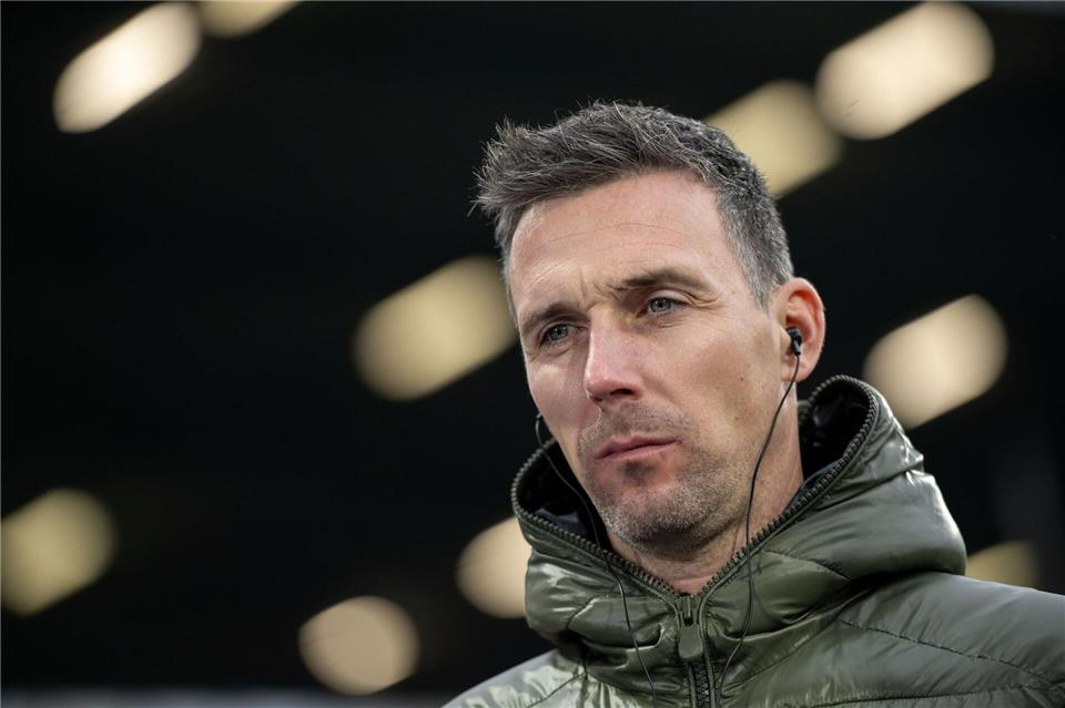 KSC-Trainer Christian Eichner muss für die Ausfälle in der Defensive Lösungen finden. (Archivbild).Fabian Strauch/dpa