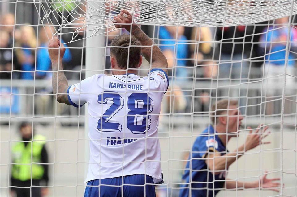 Karlsruher SC auch in Dresden ohne Abwehrchef Franke KSC-Verteidiger Marcel Franke fällt auch weiter aus. Claus Bergmann/dpa