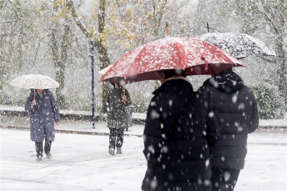 Kälte allein macht keine Erkältung. (Symbolbild)Iñaki Berasaluce/EUROPA PRESS/dpa