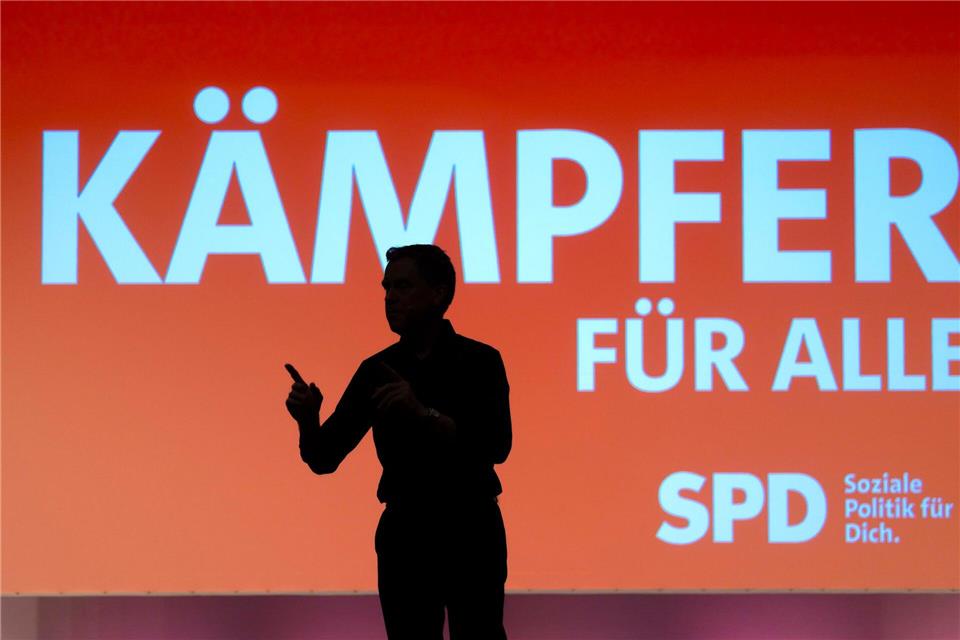 Kämpfer forderte die Sozialdemokraten auf, wieder stärker mit Menschen ins Gespräch zu kommen.Frank Molter/dpa