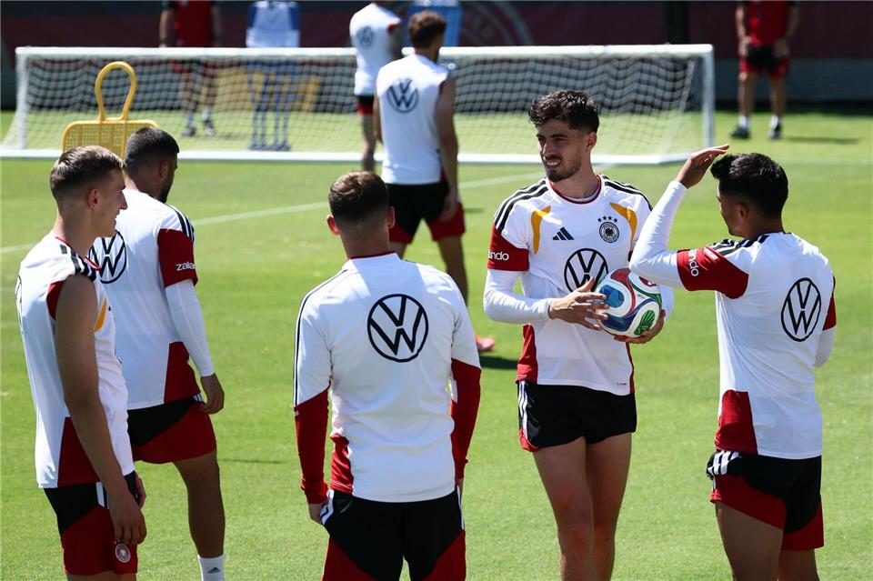 Kai Havertz war über einen zweiten Platz mit seiner Gruppe im Trainingsspiel nicht zufrieden. Christian Charisius/dpa