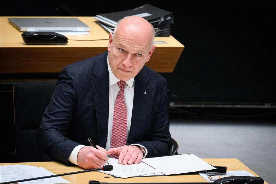 Kai Wegner (CDU), Regierender Bürgermeister von Berlin, sitzt in der Plenarsitzung im Berliner Abgeordnetenhaus.Bernd von Jutrczenka/dpa