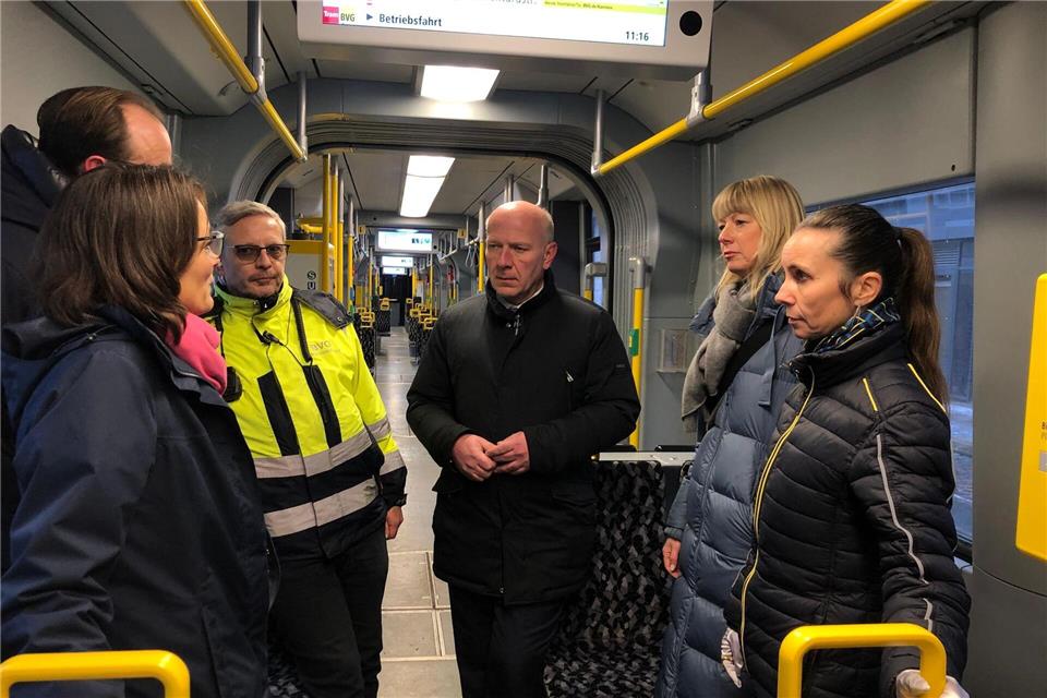 Kai Wegner (CDU) verschaffte sich einen Eindruck von der Lage. Saskia Fischer/dpa