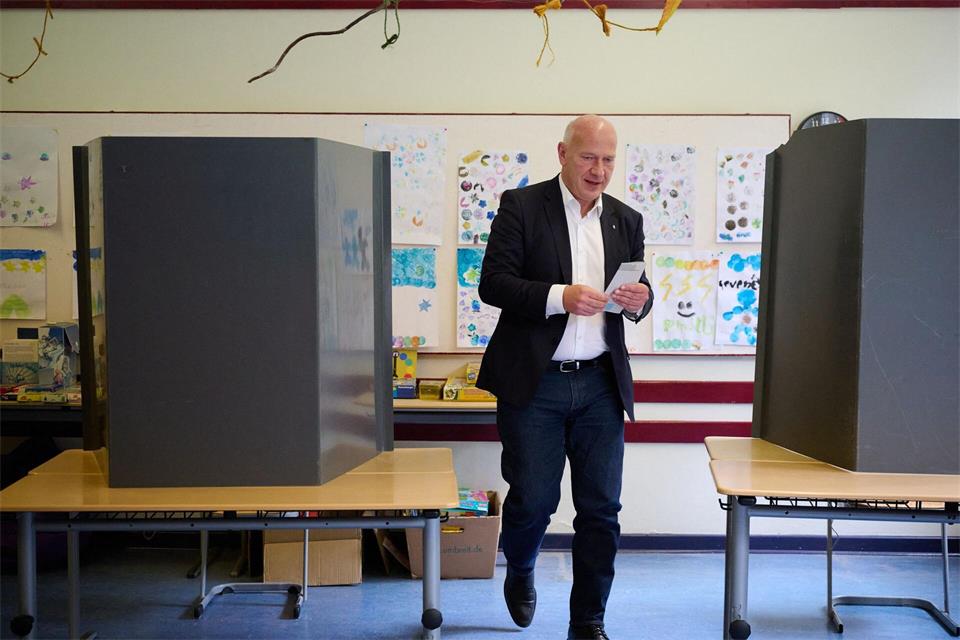 Kai Wegner trat mitten im Wahlkampf als CDU-Spitzenkandidat zurück und übergab an Stefan Evers. Katharina Kausche/dpa