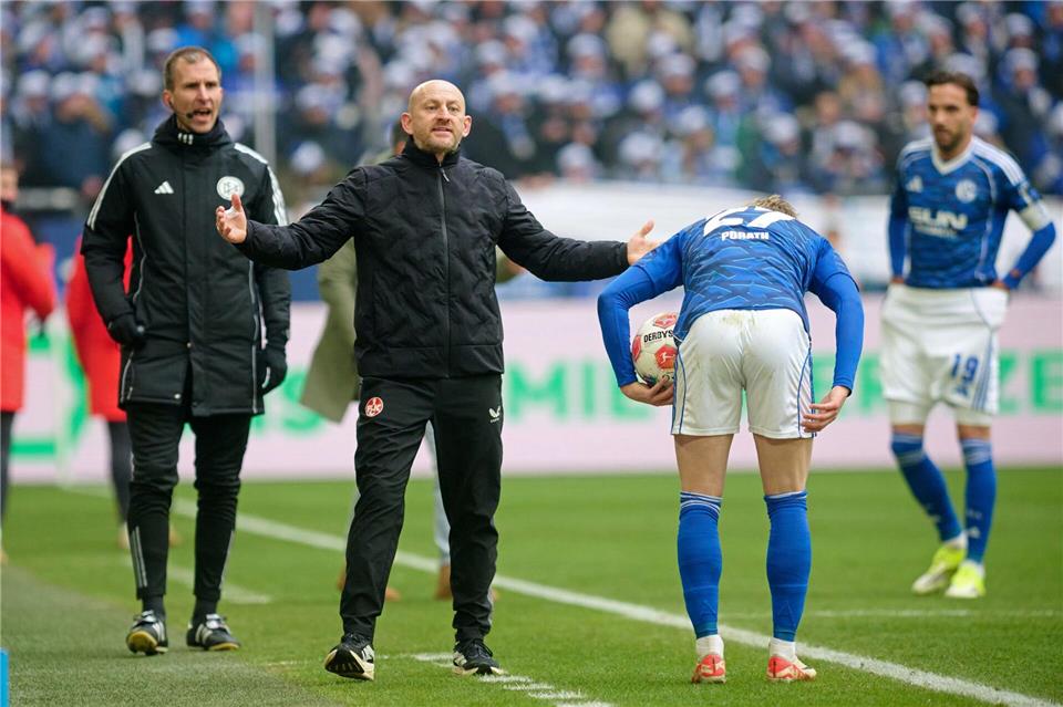 Kaiserslauterns Coach Torsten Lieberknecht haderte nach dem 2:2 auf Schalke.Bernd Thissen/dpa