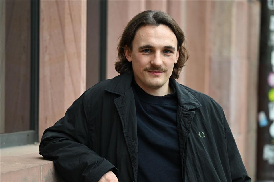 Kaleb Erdmanns Stück wird nun in Karlsruhe uraufgeführt. (Archivbild)Arne Dedert/dpa