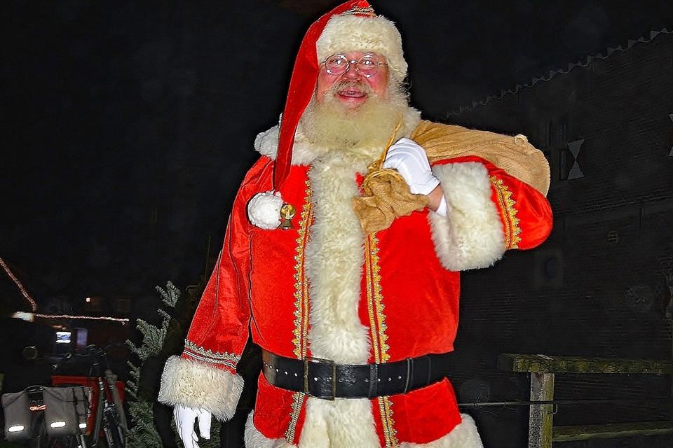 Kalle Zeh sammelt auf dem Adventsmarkt Spenden.