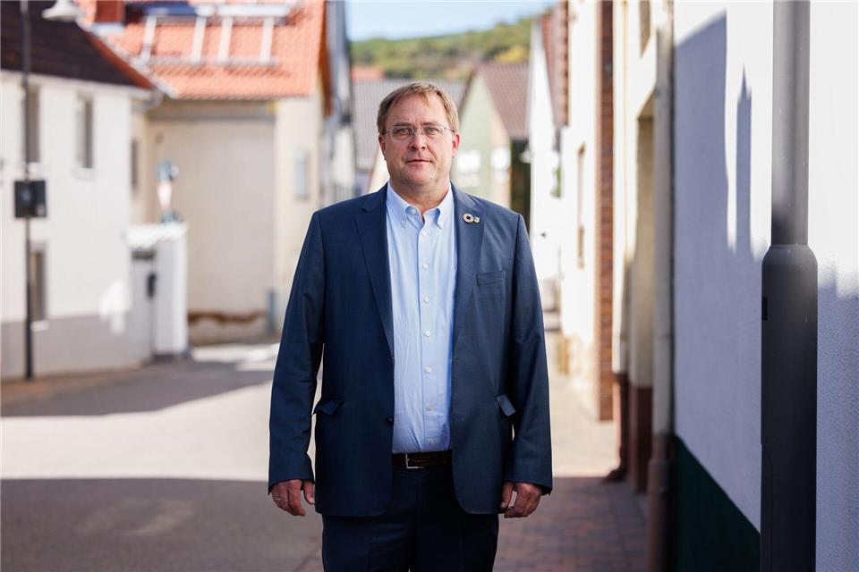 Kallstadts Bürgermeister Jaworek wartet in Ruhe ab. (Archivbild)Lando Hass/dpa