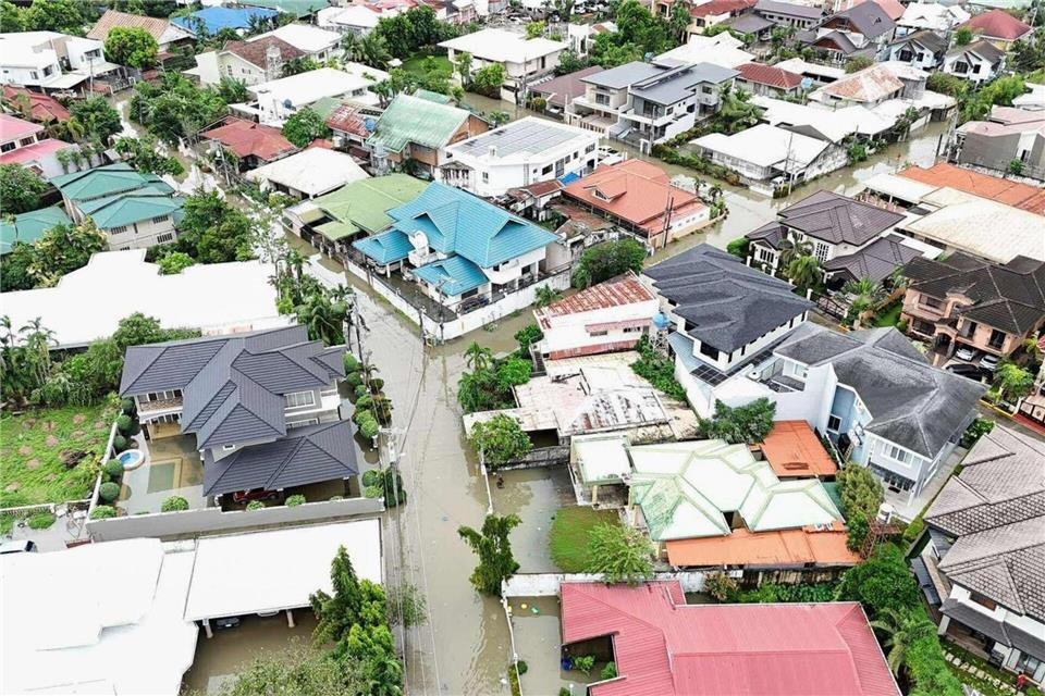 „Kalmaegi“ ist aus den Philippinen mehrmals auf Land getroffen.Jacqueline Hernandez/AP/dpa