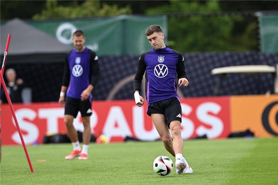 Kam erstmals in der Premier League zum Einsatz: Brajan Gruda (r).Federico Gambarini/dpa