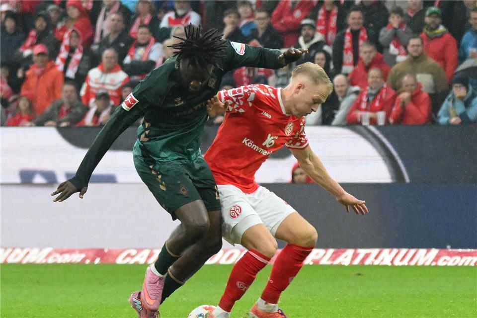 Kam gegen den FSV Mainz 05 nicht zur Geltung: Werder-Stürmer Victor Boniface (l).Torsten Silz/dpa