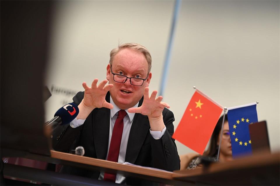 Kammerpräsident Eskelund sieht eine Ungleichheit im Handel mit China. (Archivbild) Johannes Neudecker/dpa