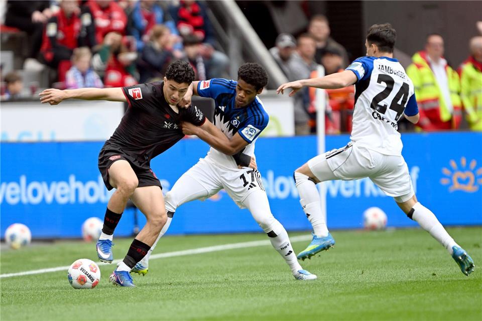 Kampf um den Ball: Leverkusen war gegen den HSV gefordert.Federico Gambarini/dpa