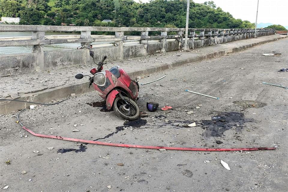 Kampfflugzeuge hatten die Stadt Kyauktaw attackiert.Uncredited/Wai Hun Aung/AP/dpa