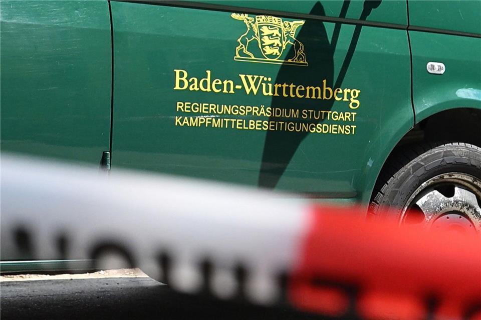 Kampfmittelexperten sollen den Fund begutachten. (Symbolbild)Marijan Murat/dpa