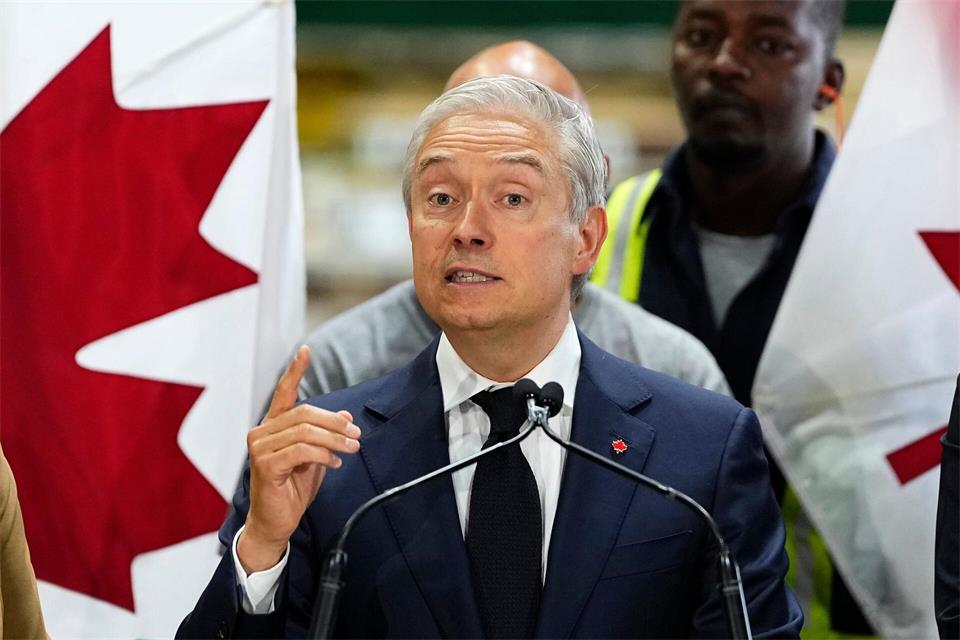 Kanadas Finanzminister Francois-Philippe Champagne hat Details für Gegenzölle auf US-Importe bekanntgegeben.Justin Tang/The Canadian Press/AP/dpa