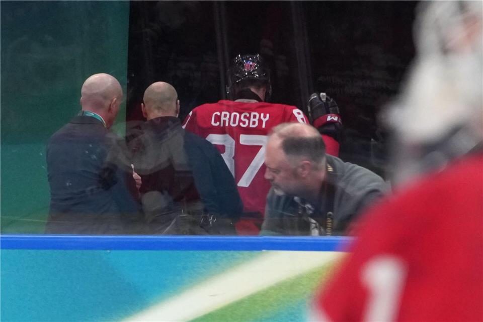 Kanadas Kapitän Sidney Crosby ging vorzeitig verletzt in die Kabine.Carolyn Kaster/AP/dpa