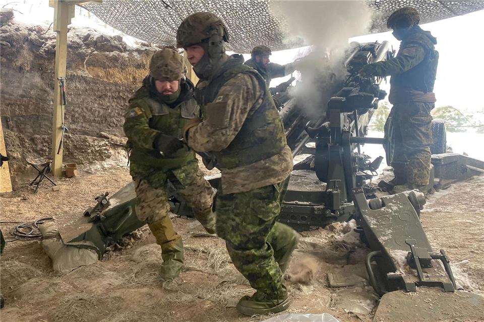 Kanadische Soldaten üben in Lettland.Alexander Welscher/dpa