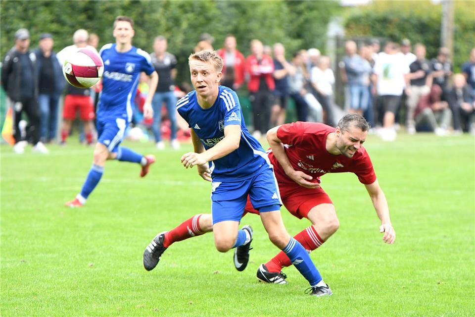 Kandidat für die Abteilung Attacke: Nils Lövvelt (vorne) schlägt den Vorwärtsgang ein und setzt mit dem VfL Ramsdorf auf eine erfolgreiche A-Liga-Spielzeit 2026/27.