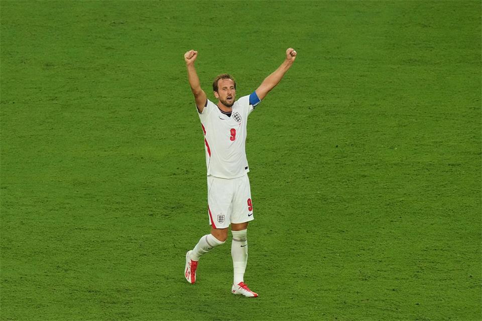 Kane holte zwei Titel mit Bayern und wurde mit England WM-Dritter. (Archivbild)Marta Lavandier/AP/dpa