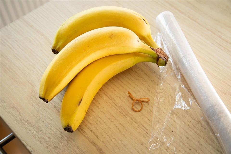 Kann Frischhaltefolie dafür sorgen, dass Bananen langsamer reifen?Christin Klose/dpa-tmn