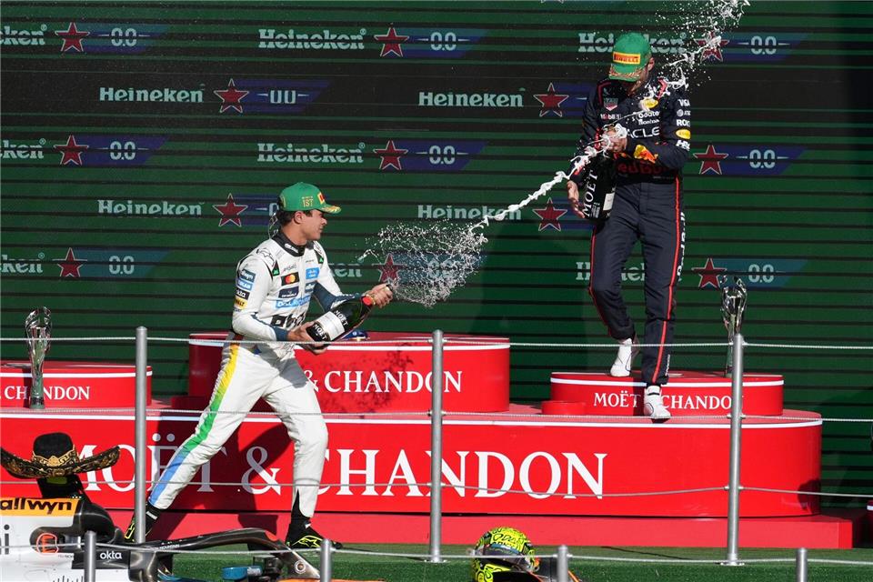 Kann Max Verstappen (r.) den Rückstand im WM-Kampf noch aufholen?Eduardo Verdugo/AP/dpa