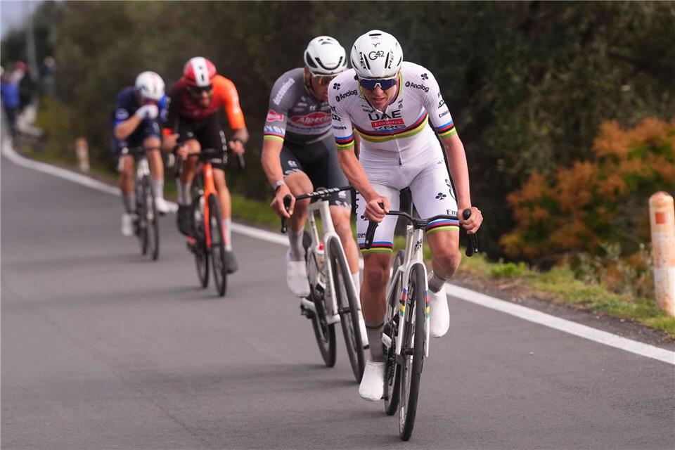 Kann Tadej Pogacar dieses Mal seinen Rivalen Mathieu van der Poel distanzieren? (Archivbild)Massimo Paolone/LaPresse/AP/dpa