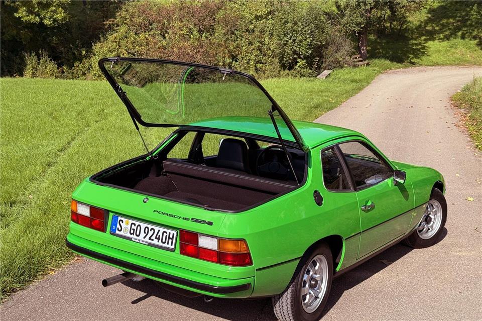 Kann auch praktisch: Und wie elegant es erst aussieht, wenn man sein Ledertäschchen und das Mäntelchen unter der fragilen Heckhaube verstaut.Thomas Geiger/dpa-tmn