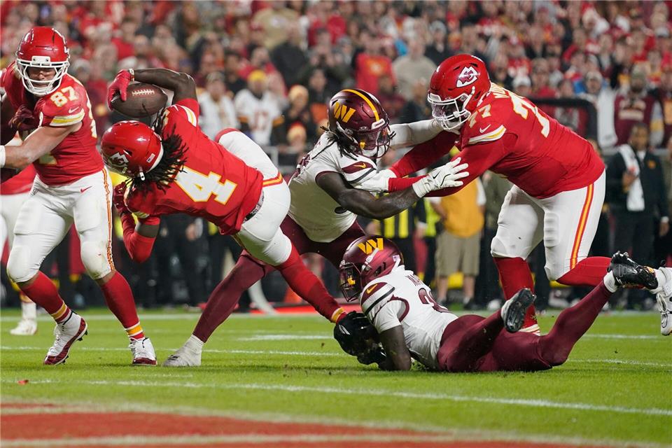 Bilder des Tages Kansas City Chiefs - Washington Commanders: Chiefs-Star Rice knapp an der EndzoneEd Zurga/FR34145 AP/dpa