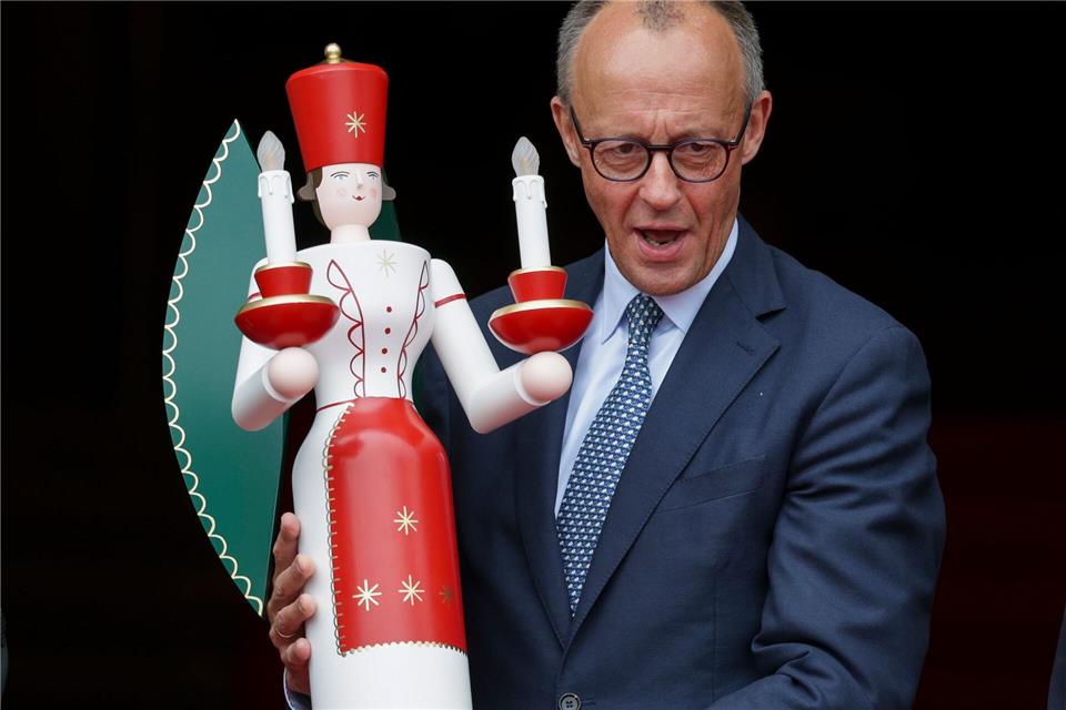 Kanzler Friedrich Merz (CDU) feiert mit Gattin, Kindern und Enkelkindern ganz traditionell Weihnachten. (Archivbild)Jan Woitas/dpa