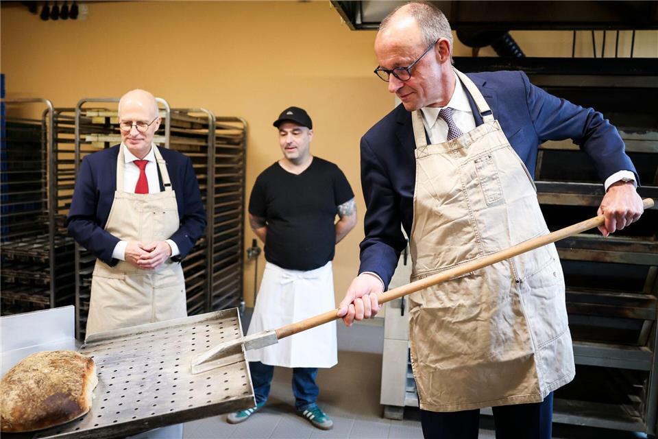 Kanzler Friedrich Merz schätzt das Handwerk und gutes deutsches Brot.Christian Charisius/dpa