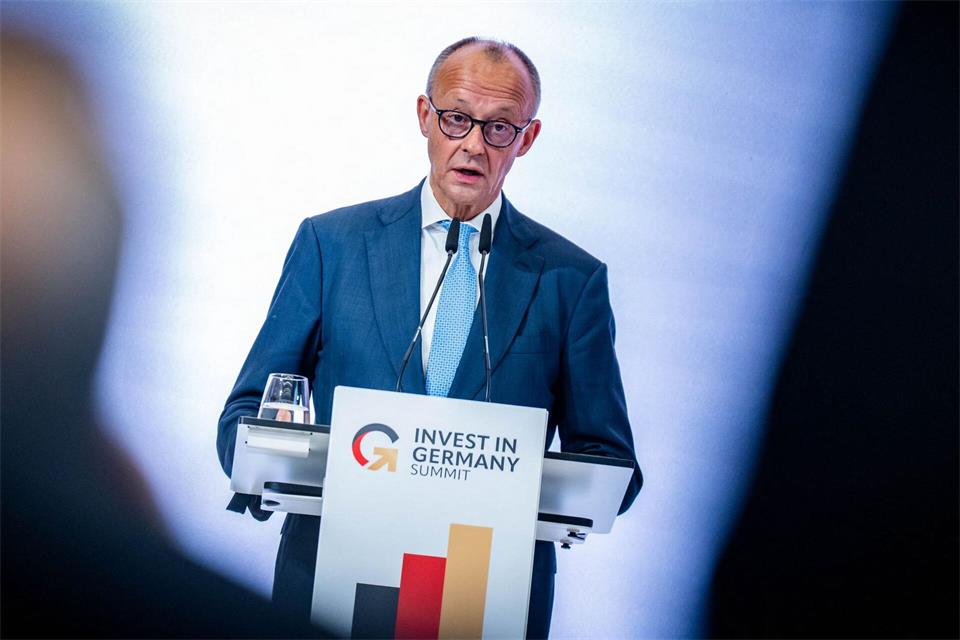 Kanzler Merz: „Damit experimentiert man nicht.“Michael Kappeler/dpa
